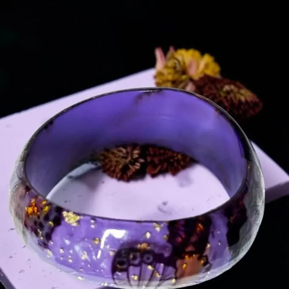 🎁🎁 Free shipping!! Chunky Purple Resin Bangle with Gold Foil Flakes